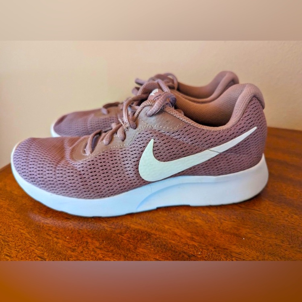 Nike Tanjun sz 7.5 Rose Maroon Pink Flex Free Run Shoes Downshifter Low Profile